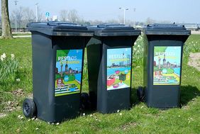 Saisonmülltonnen der Kampagne "Restlos entspannen"; Foto: Gstettenbauer