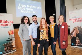 Beim Treffen der Düsseldorfer "Schulen ohne Rassismus" im Humboldt-Gymnasium: Ewa Scherf, Alparslan Güven, Annika Maus, Jana Hansjürgen und Anne Dierenfeldt (v.l.). Foto: Melanie Zanin