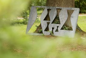 Blick in den Internationalen Skulpturenpark: Rita McBrides Werk "Mae West Conical Shapes Template"; Foto: David Young
