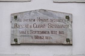 Das Schumann-Haus wird aufwändig denkmalgerecht saniert, erweitert und zu einem lebendigen Erinnerungsort an Clara und Robert Schumann ausgebaut
