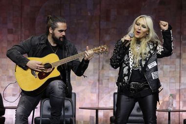 40 Jahre Gleichstellung in Düsseldorf - das wurde am Sonntag, 8. März, anlässlich des Internationalen Frauentags im ausverkauften Schauspielhaus gefeiert. Special Guest: Metal-Queen Doro Pesch, Foto: David Young.