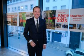 Im Rahmen eines Pressefrühstücks ließ Oberbürgermeister Dr. Stephan Keller einige Projekte und Ereignisse der vergangenen zwölf Monate Revue passieren und gab einen Ausblick auf die kommende Zeit. Fotos: Gstettenbauer