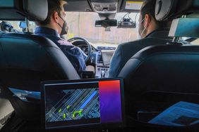Mittels der hochtechnisierten Testfahrzeuge - hier ein Blick in den Innenraum - wurden im Zuge des Projektes KoMoDnext unterschiedliche Szenarien im digitalen Testfeld in Düsseldorf erprobt. Foto: Michael Gstettenbauer