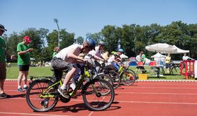 Special Petit Départ im Rather Waldstadion: Start zum Sprinttest; Foto: Uwe Schaffmeister