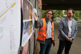 Stellten Einzelheiten zur Technik im Rheinufertunnel vor: Florian Reeh, Leiter des Amtes für Verkehrsmanagement (r.), und Andreas Schmitz, stellvertretender Abteilungsleiter Brücken-, Tunnel- und Stadtbahnbau. Foto: David Young