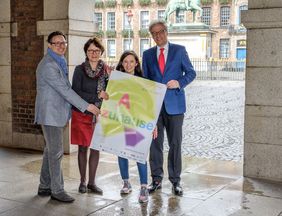 (V. l.) Michael Rubinstein, Geschäftsführer Landesverband der Jüdischen Gemeinden von Nordrhein, Kulturamtsleiterin Marianne Schirge, Inna Goudz, Festivalleitung, und Kulturdezernent Hans-Georg Lohe stellten das Programm vor; Foto: Uwe Schaffmeister