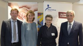 (von links): Stadtdirektor Burkhard Hintzsche, Sabine Tüllmann, Vorstandsvorsitzende Bürgerstiftung, Projektleiterin Kerstin Hommel und Peter Fröhlich von der Stiftung Gemeindienst Düsseldorf, Foto: Wilfried Meyer.
