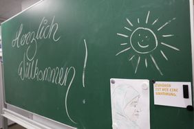 Auf Initiative der Landeshauptstadt Düsseldorf entsteht am Worringer Platz unter dem Arbeitstitel "Building Friends" ein Modellprojekt, das Integration und Empowerment für Geflüchtete fördert.