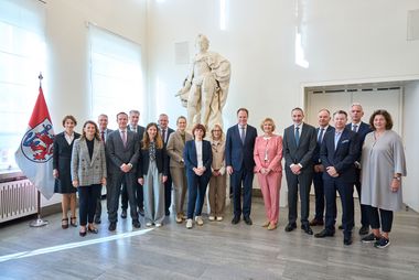 OB Dr. Keller hat am Donnerstag, 24. September 2026, die Teilnehmenden der diesjährigen Auswärtigen Präsidentenkonferenz des Oberlandesgerichtsbezirks Düsseldorf im Rathaus begrüßt. Foto: Stadt Düsseldorf/Claus Langer