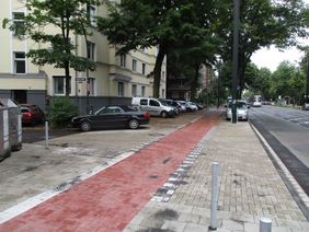 Engerstraße: Mit der fertiggestellten Aufpflasterung können Radfahrende nun eben und zügig queren. Foto: Amt für Verkehrsmanagement
