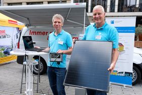 Die Experten des Klimamobils beraten kompetent zu den Themen Energetische Sanierung und Erneuerbare Energien. Foto: Uwe Schaffmeister