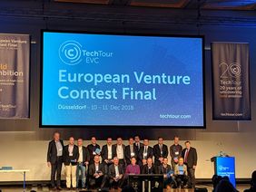 Bürgermeister Wolfgang Scheffler (re.) zeichnete die Sieger des diesjährigen European Venture Contest aus. Foto: Wirtschaftsförderung  