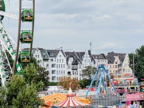 Der Gestaltung der Fassaden schenkte man in Oberkassel besondere Aufmerksamkeit. Man strebte eine "malerische Gesamtwirkung" an. So ergab sich das denkmalgeschützte Ortsbild. Foto: Institut für Denkmalschutz und Denkmalpfege