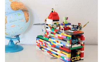 Brick Art Wettbewerb, Altersgruppe 6-8 Jahre - Weitere Einsendung: Ciaran Jobes, Fliegendes Lego Schloss