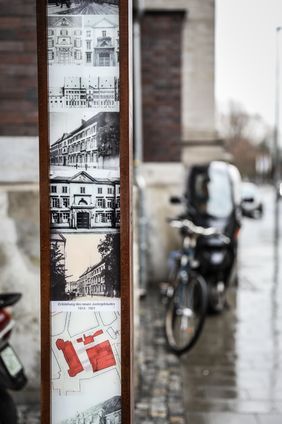 Mit einer illuminierten Stele auf der Mühlenstraße wird zukünftig auf das ehemalige Gericht hingewiesen; Foto: Melanie Zanin