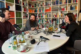 In der ersten Folge der Podcast-Kooperation sprach Lisa Marie Schelig (Unternehmerschaft Düsseldorf) mit Christian Schachmann (m.) und Gioachino Aquilino von der Wirtschaftsförderung. 