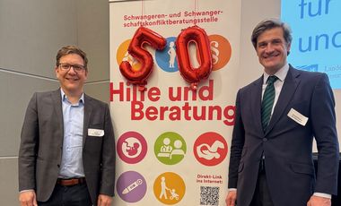 v.l.n.r.: Gesundheitsamtsleiter PD Dr. med. Max Skorning und Wirtschaftsdezernent Christian Zaum © Gesundheitsamt Düsseldorf