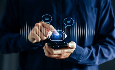 Das Steueramt baut seine Erreichbarkeit mittels KI-Voice-Bot weiter aus: Die virtuelle Sprachassistentin "Kira“  bietet ab sofort auch die Beantwortung von Fragen zur Grundsteuer an; Foto iStock - Pannipa Tansout