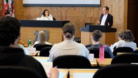 In der Debatte ging es um die zukünftige Zusammenarbeit für eine noch klima- und jugendgerechtere Landeshauptstadt, © Landeshauptstadt Düsseldorf/Wilfried Meyer