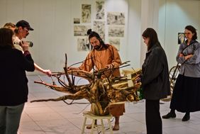 Das "E365" bot in seinen über 80 Ateliers und auf drei großen Ausstellungsflächen Malerei, Bildhauerei, Installationen, Performances, Musik, Tanz und Literaturlesungen. Foto: kce Marketing/Markus van Offern