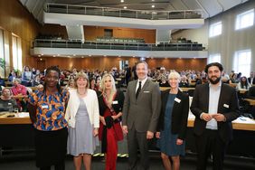 V.l.n.r.: Moderatorin Dr. Nkechi Madubuko, BM Klaudia Zepuntke, Gleichstellungsbüroleiterin Elisabeth Wilfart, VK-Bundesvorstand Matthias Weber, Diversity-Beauftragte Jana Hansjürgen und Abteilungsleiter Prof. Dr. Aladin El-Mafaalani. Foto: Lammert
