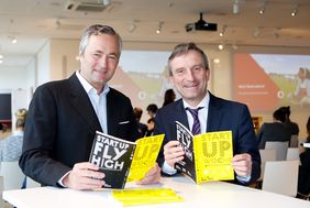 Oberbürgermeister Thomas Geisel (rechts) und Johannes Ametsreiter, CEO von Vodafone Deutschland