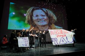 Vertreterinnen und Vertreter verschiedener Institutionen hatten die Möglichkeit, sich an dem Programmpunkt "60 Sekunden" zu beteiligen; Foto: Michael Gstettenbauer