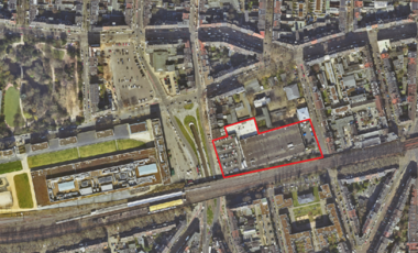 Ein Luftbild des Kaufland-Grundstücks in Düsseldorf Bilk, der Umring zeigt das Plangebiet. Das Luftbild ist von der Stadt Düsseldorf