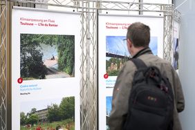 Ab sofort kann die Ausstellung "Klimaanpassung am Fluss" im Foyer der Stadtsparkasse Düsseldorf an der Berliner Allee 33 besichtigt werden. ©Landeshauptstadt Düsseldorf/Claus Langer