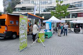 Im Rahmen des Klima-Aktionstages informierten städtische Stellen und Partnerorganisationen auf dem Schadowplatz über den Klimaschutz und Klimaschutz-Angebote in Düsseldorf.