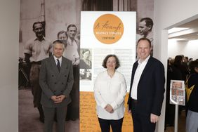 Oberbürgermeister Dr. Stephan Keller, Hildegard Jakobs, stellv. Leiterin der Mahn- und Gedenkstätte Düsseldorf, und Dr. Bastian Fleermann, Leiter der Mahn- und Gedenkstätte, stellten das neue Beatrice-Strauss-Bildungszentrum vor (v.r.), Foto: Lammert