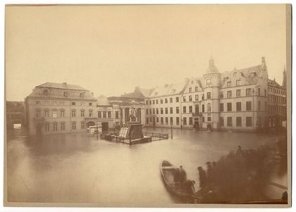 Wilhelm Otto, Der überflutete Düsseldorfer Marktplatz, 1882–1883, Stadtmuseum Düsseldorf, Inv.: F 185