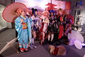 Anime-Cosplayer brachten einen Hauch von Tokios Popkultur ins Hetjens - Deutsches Keramikmuseum und präsentieren ihre aufwendigen Kostüme. Foto: Young