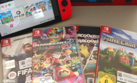Foto mit Nintendo Switch Spielen und einem Spiele Controller