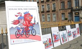 Neun Illustrationen zur Fahrradstadt Düsseldorf hat Jacques Tilly geschaffen © Landeshauptstadt Düsseldorf, Ingo Lammert 